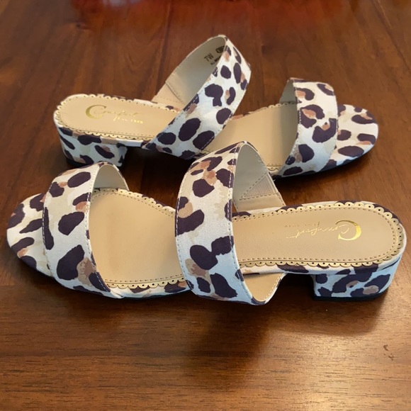Cute fabric covered strappy animal print sandals Sz 7 Wide - Picture 4 of 7